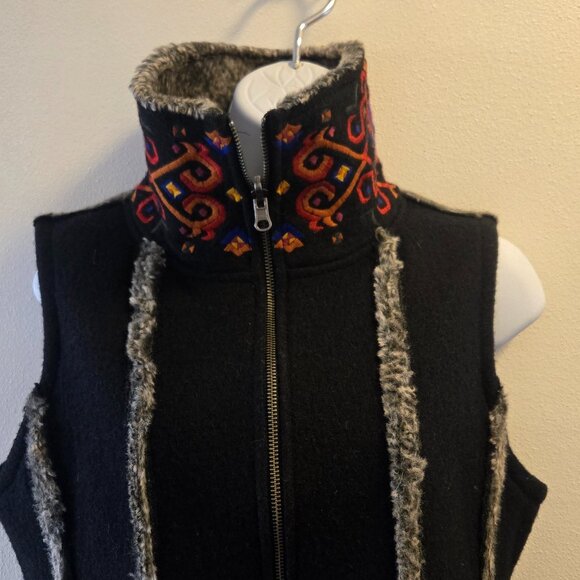 Icelandic Designs Wool Blend, Fur Reversible Vest w/ Embroidered Collar- M ? - Picture 4 of 13